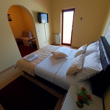 Lukavica Hotel Arizona Sarajevo מראה חיצוני תמונה