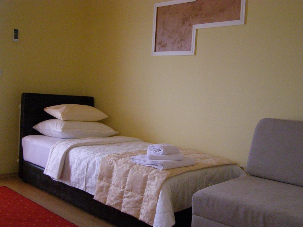 Lukavica Hotel Arizona Sarajevo מראה חיצוני תמונה