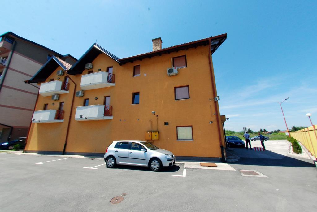 Lukavica Hotel Arizona Sarajevo מראה חיצוני תמונה